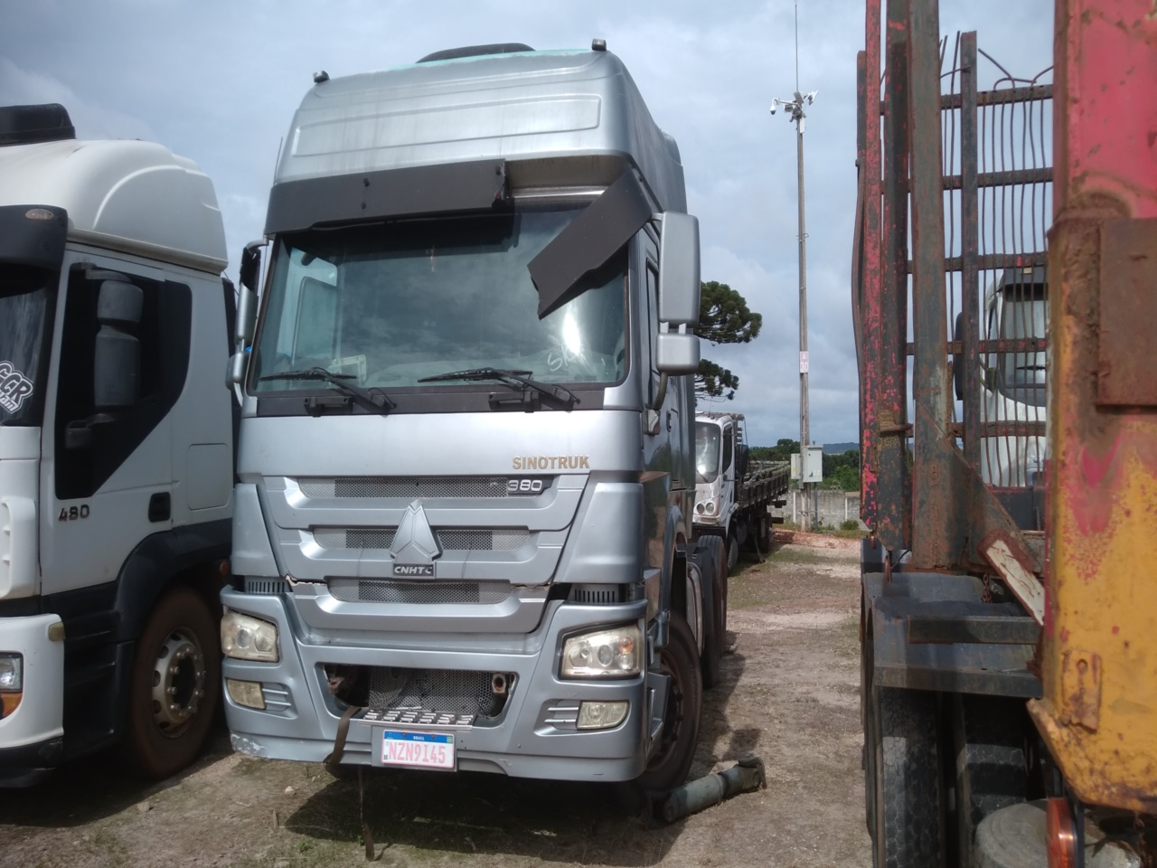 Sinotruk Howo 6x4 380 2011 Diesel Prata Mecânica Desmontada