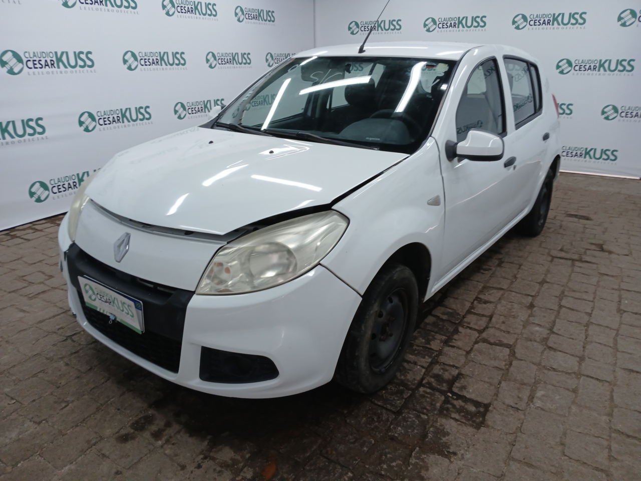Veículo Renault Sandero Renault Sandero EXP 1.0 16V 2013 Conservado 2014 em leilão