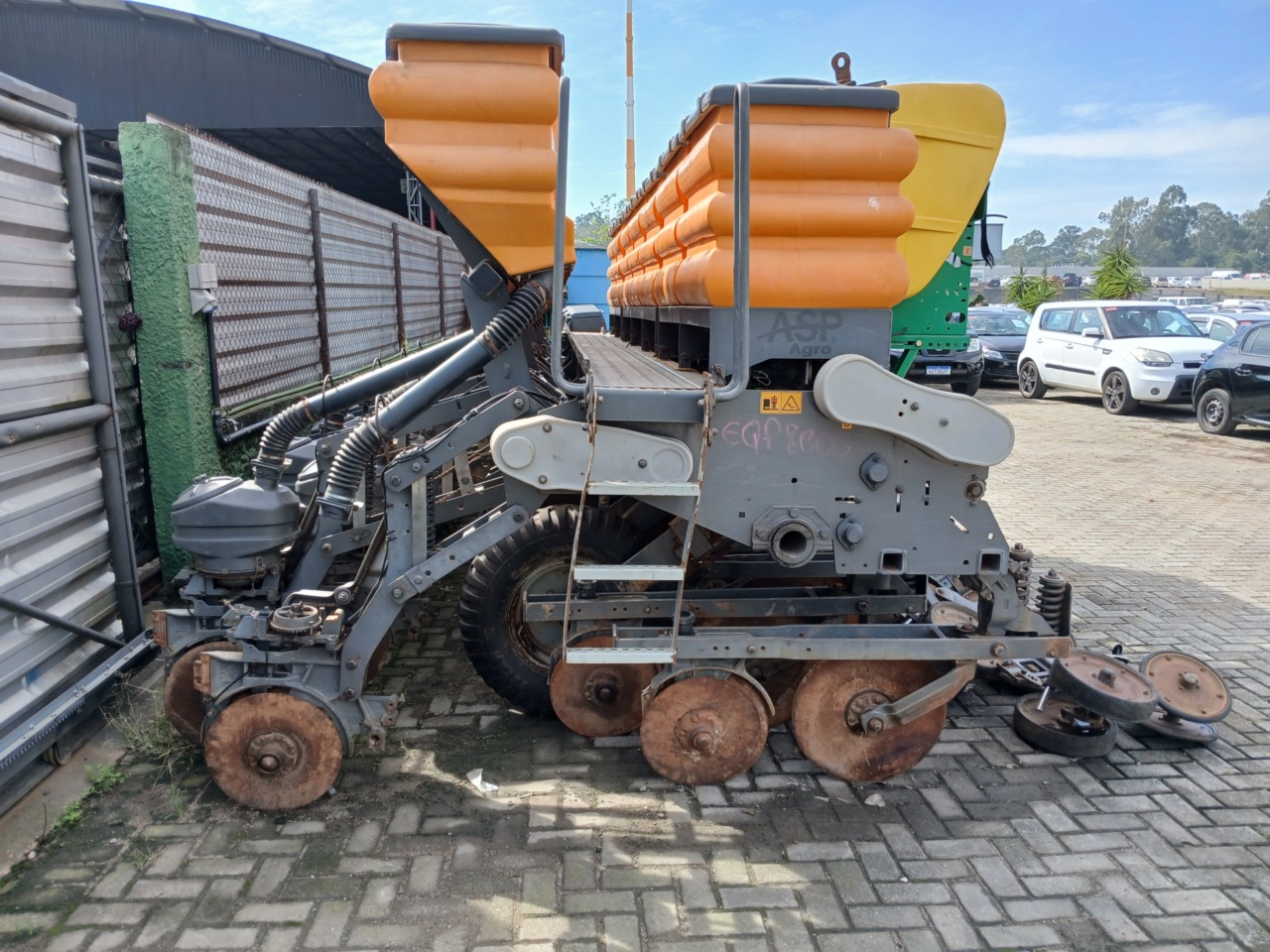 VALTRA/01 - PLANTADORA VALTRA HITECH MONOBLOCO – B1307 – 13 LINHAS — foto 6 de 8