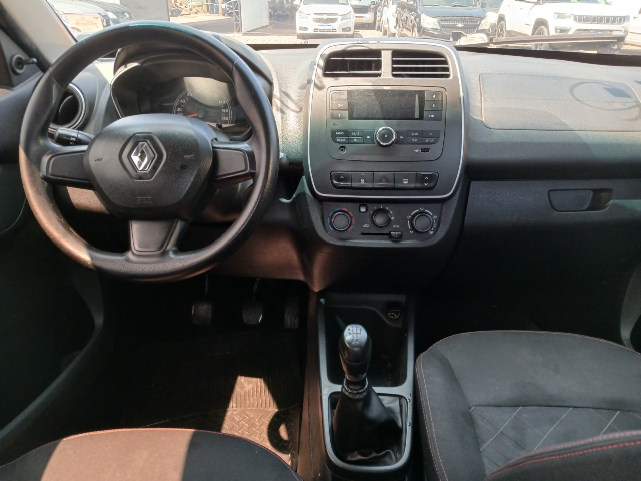 RENAULT/KWID ZEN 10 MT — foto 5 de 8