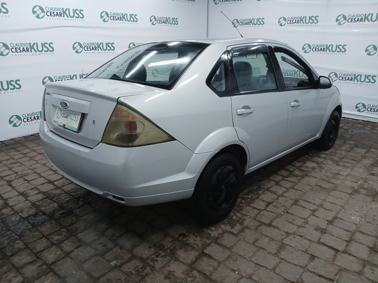 FORD/FIESTA SEDAN 1.6 FLEX — foto 3 de 8