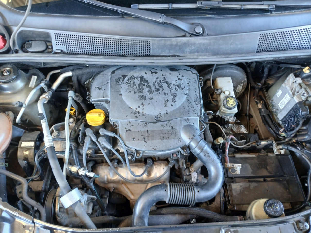 RENAULT/LOGAN EXPR 16 M — foto 6 de 8