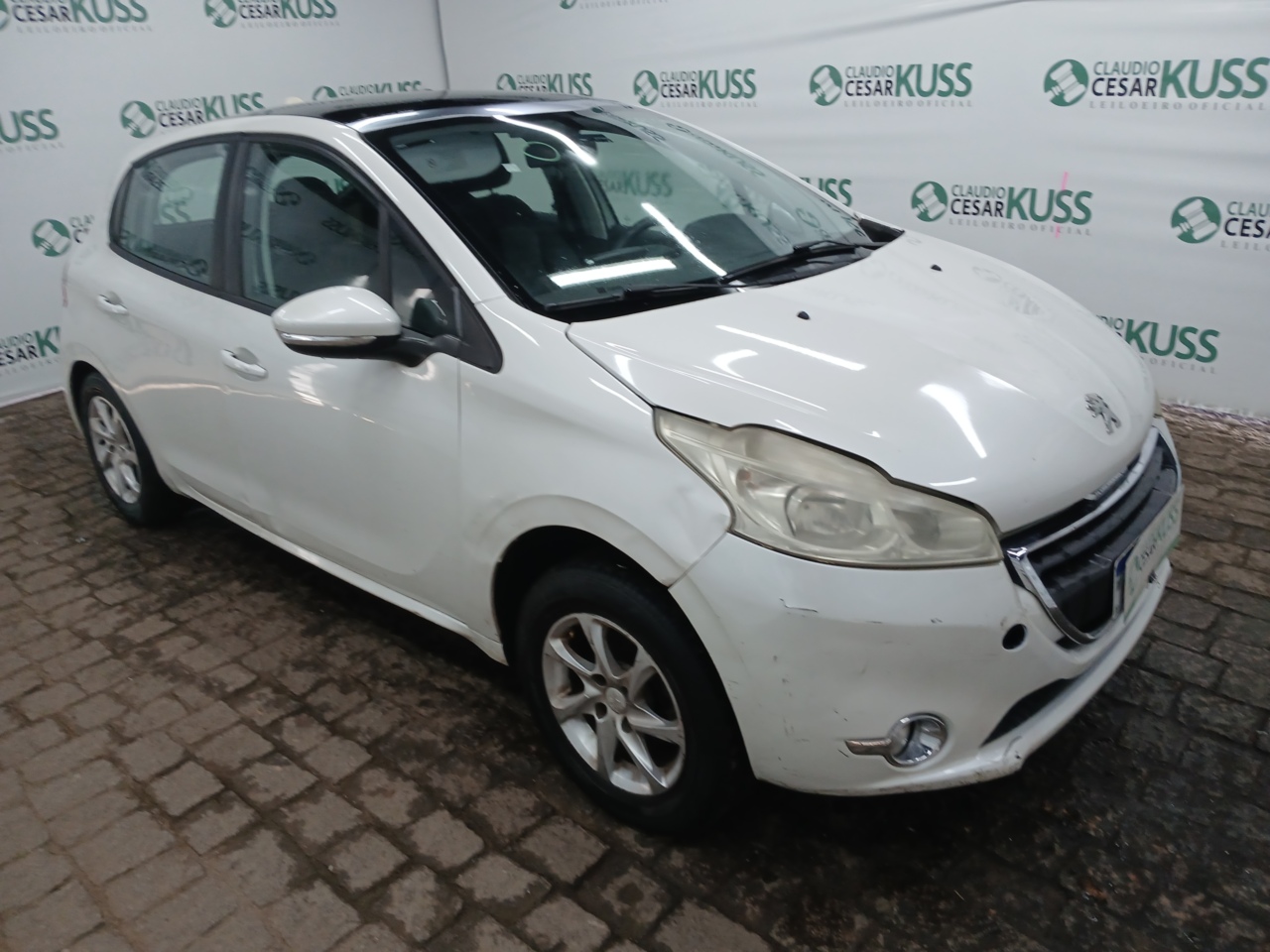 PEUGEOT/208 ALLURE — foto 4 de 8