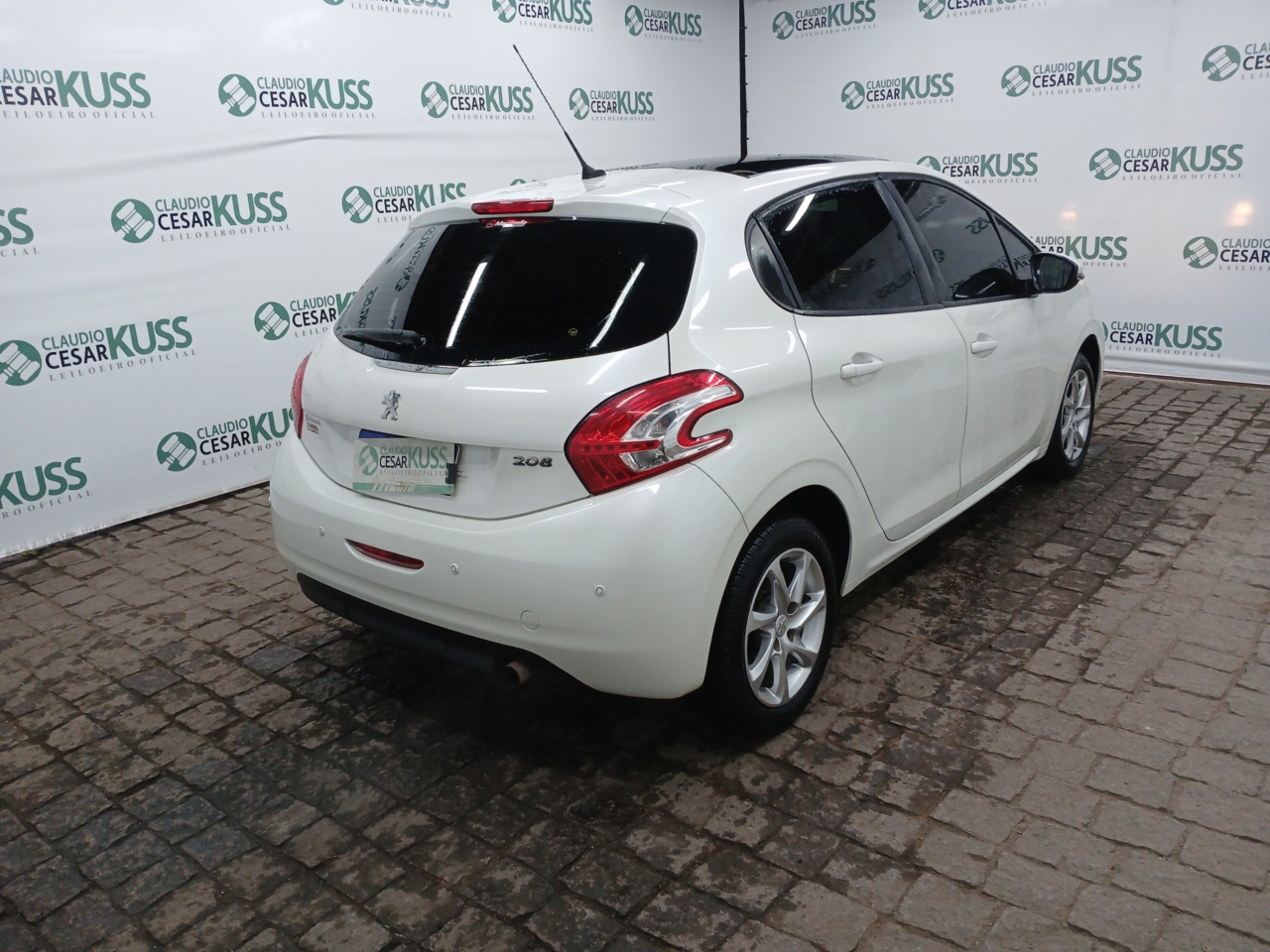 PEUGEOT/208 ALLURE — foto 3 de 8