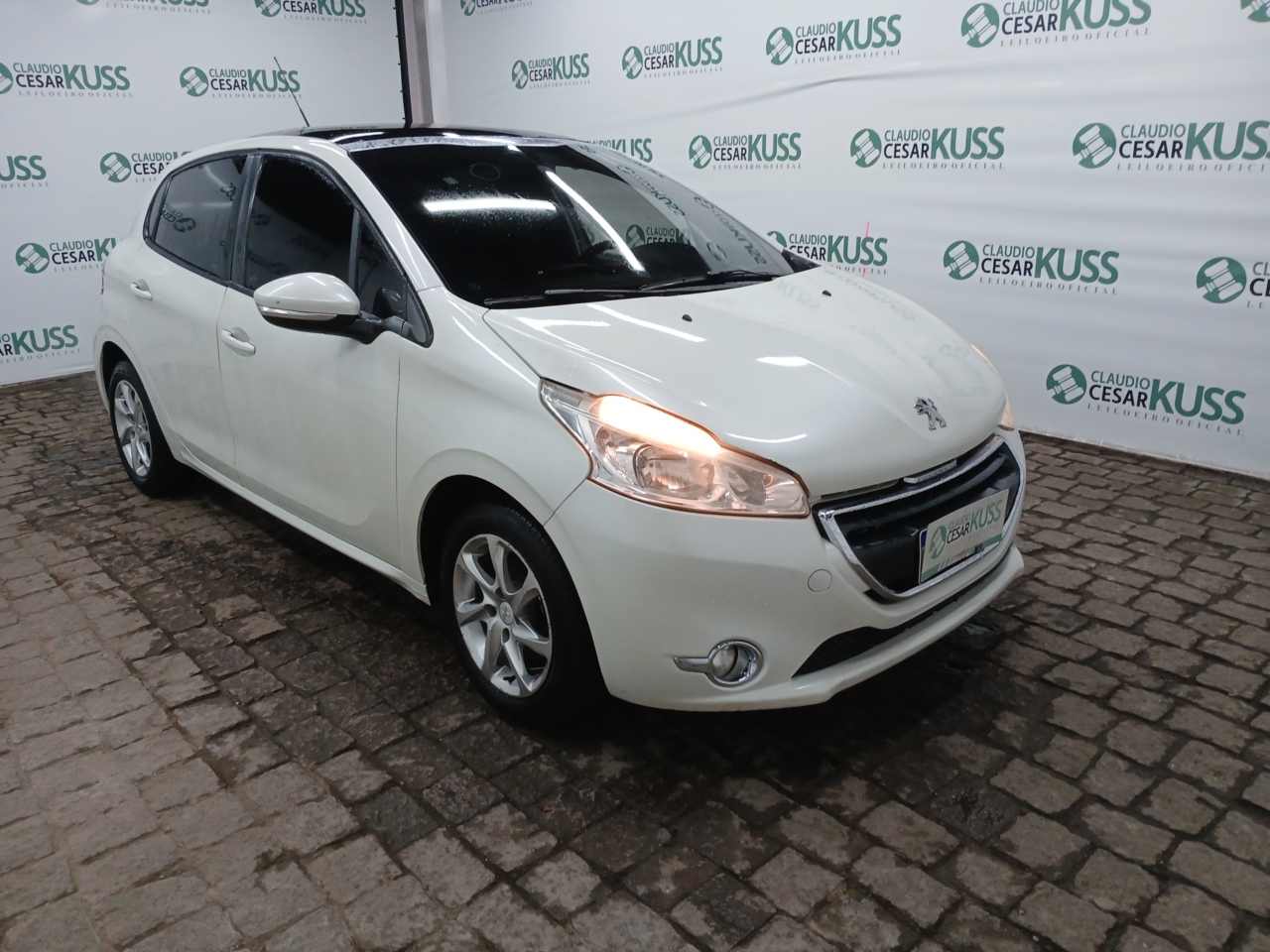 PEUGEOT/208 ALLURE — foto 4 de 8