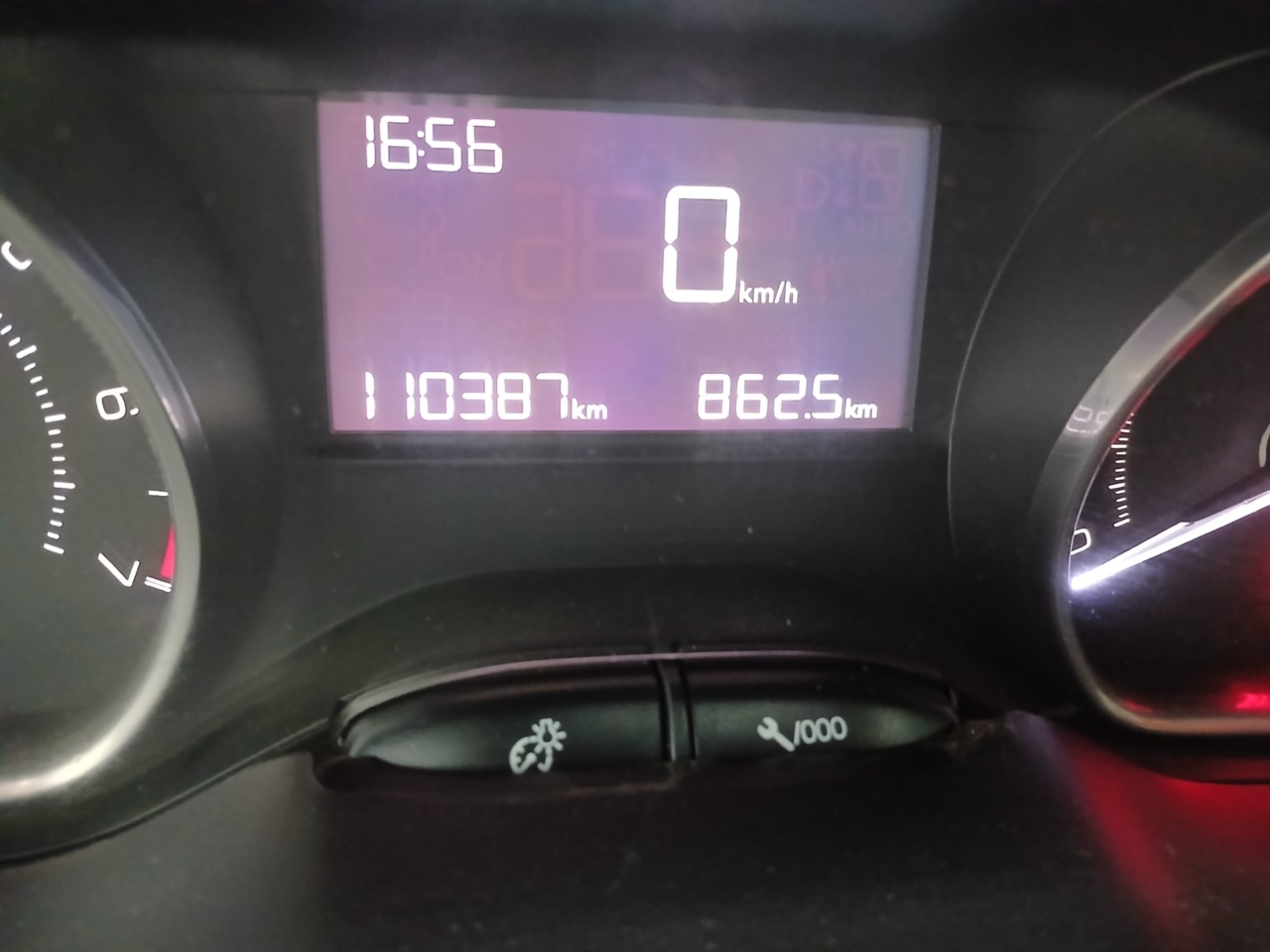 PEUGEOT/208 ALLURE — foto 7 de 8