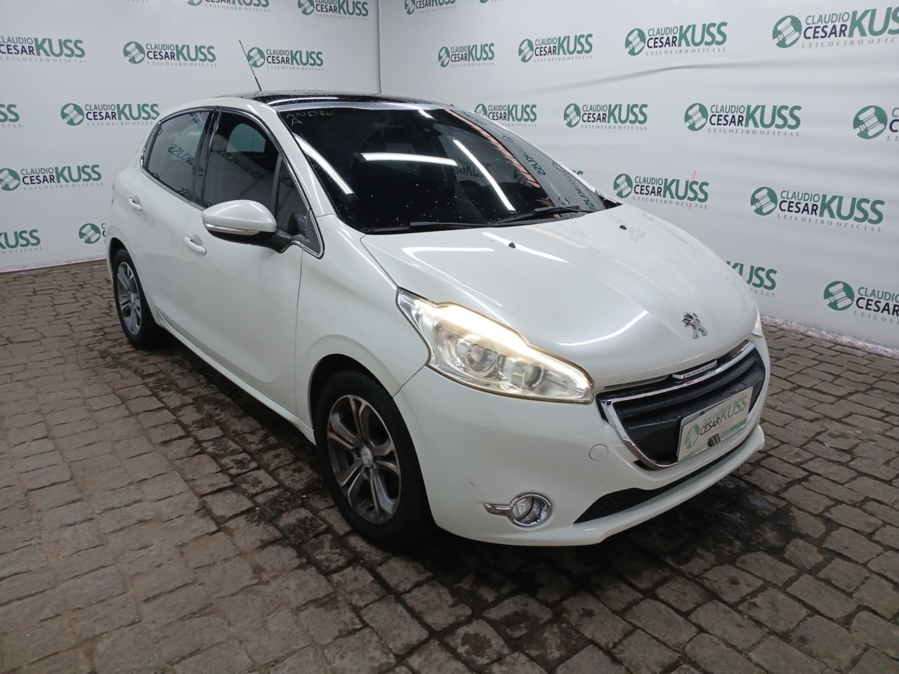 PEUGEOT/208 GRIFFE — foto 4 de 8